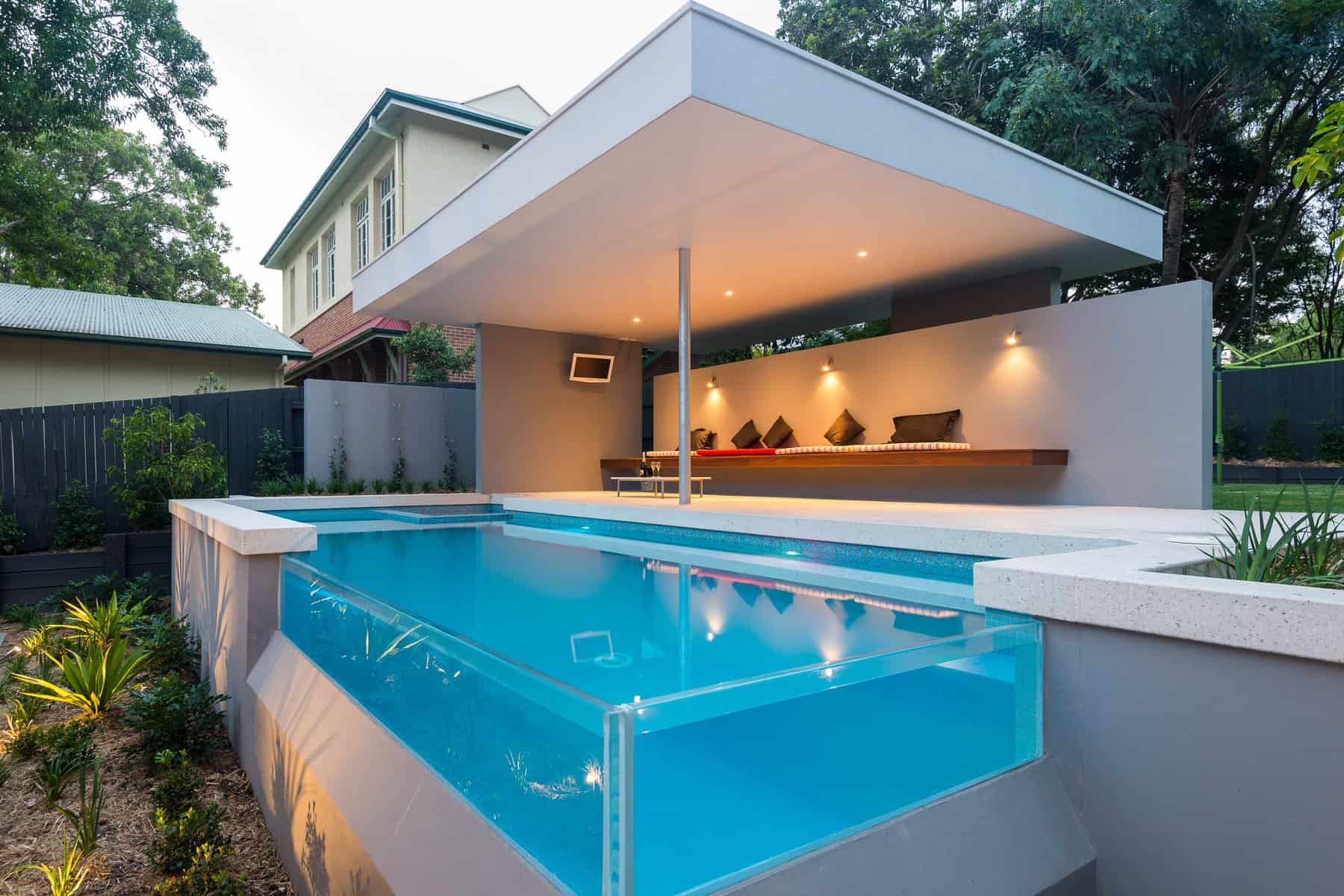 Sloping block infinity pool